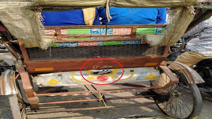 Anand Mahindra tweet on company logo in rickshaw Anand Mahindra tweet on company logo in rickshaw - India TV Paisa
