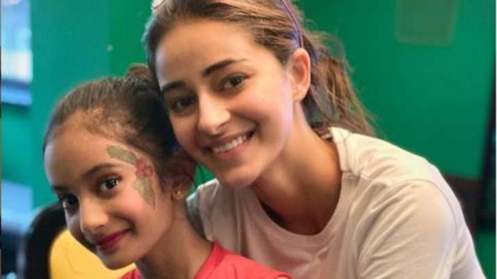 ananya panday turns a makeup artist ananya panday turns a makeup artist- India TV