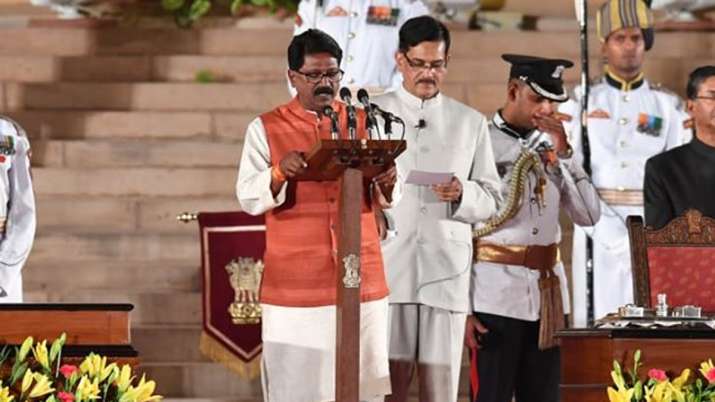 Arvind Sawant, Arvind Sawant Resigns, Uddhav Thackeray, Maharashtra Government Formation Arvind Sawant, Arvind Sawant Resigns, Uddhav Thackeray, Maharashtra Government Formation- India TV
