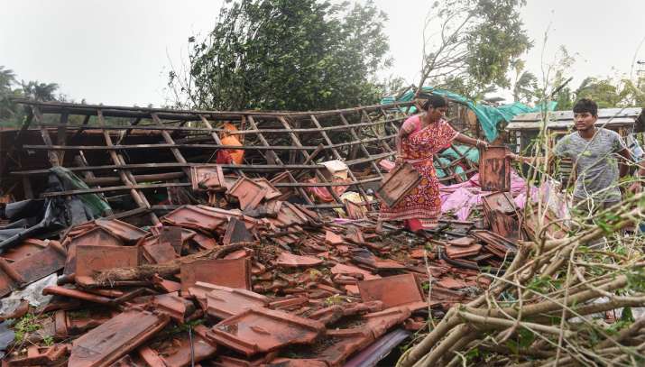 bulbul cyclone toll, Mamata Banerjee, Narendra Modi, मौसम विभाग, बुलबुल तूफान, फेरी सर्विस, कोलकाता bulbul cyclone toll, Mamata Banerjee, Narendra Modi, मौसम विभाग, बुलबुल तूफान, फेरी सर्विस, कोलकाता - India TV