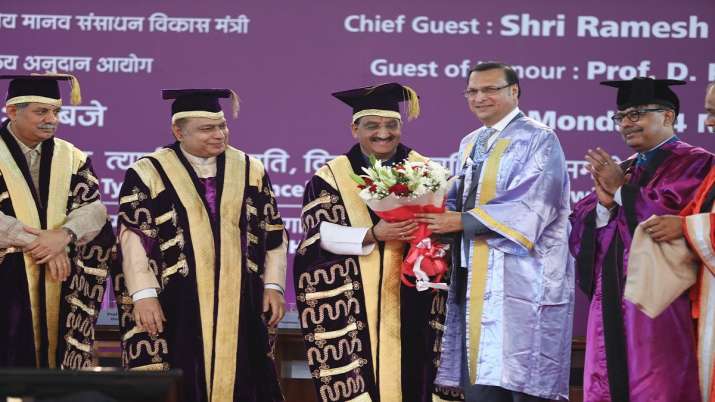 दिल्ली विश्वविद्यालय के 96वें दीक्षांत समारोह में इंडिया टीवी के एडिटर इन चीफ रजत शर्मा को सम्मानित दिल्ली विश्वविद्यालय के 96वें दीक्षांत समारोह में इंडिया टीवी के एडिटर इन चीफ रजत शर्मा को सम्मानित - India TV