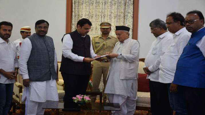 Devendra Fadnavis resigns as Maharashtra Chief Minister with Council of Ministers Devendra Fadnavis resigns as Maharashtra Chief Minister with Council of Ministers- India TV