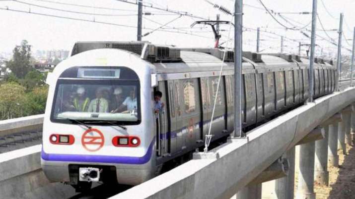 Trains are not halting at Udyog Bhawan and Patel Chowk Trains are not halting at Udyog Bhawan and Patel Chowk- India TV