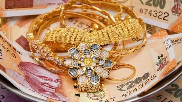 Gold prices up marginally by Rs 15 Gold prices up marginally by Rs 15- India TV Paisa