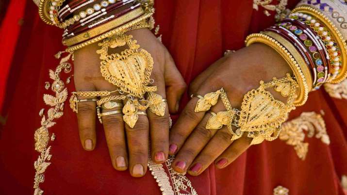 Gold down Rs 130 amid weak global trend Gold down Rs 130 amid weak global trend- India TV Paisa