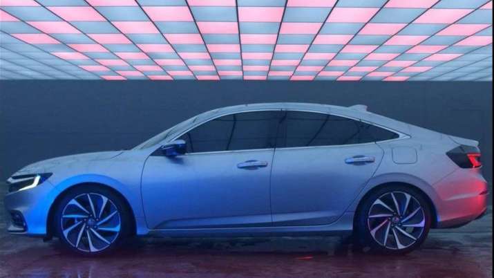 Hyundai unveils name of new sedan Hyundai unveils name of new sedan - India TV Paisa
