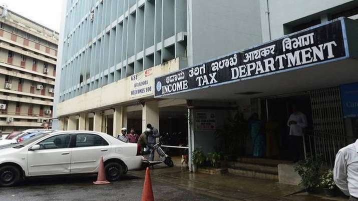 Govt retires 21 more corrupt tax officers Govt retires 21 more corrupt tax officers- India TV Paisa
