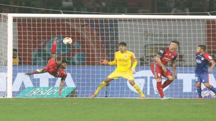 ISL-6: गोलकीपर सुब्रत... ISL-6: गोलकीपर सुब्रत...- India TV