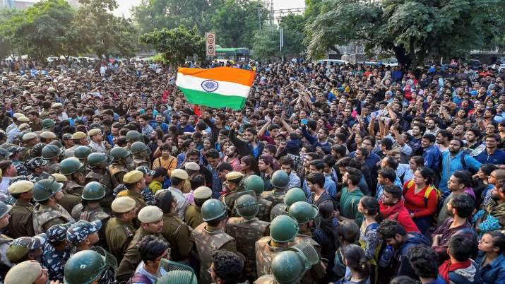 JNU में छात्रों का प्रदर्शन लाया रंग JNU में छात्रों का प्रदर्शन लाया रंग- India TV
