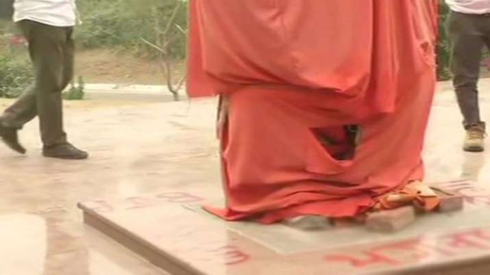 JNU में अब विवेकानंद की मूर्ति तोड़ने को लेकर बवाल, दर्ज की जाएगी FIR JNU में अब विवेकानंद की मूर्ति तोड़ने को लेकर बवाल, दर्ज की जाएगी FIR- India TV