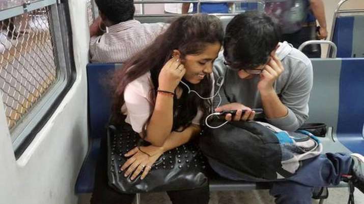 Voda Idea, Airtel lose over 49 lakh users in Sep; Jio and BSNL gain Voda Idea, Airtel lose over 49 lakh users in Sep; Jio and BSNL gain- India TV Paisa