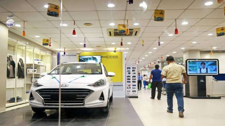 Passenger vehicle sales rise marginally in October Passenger vehicle sales rise marginally in October- India TV Paisa