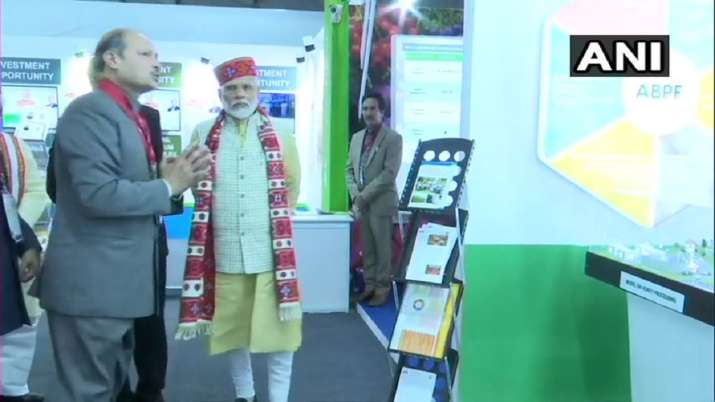 Prime Minister Narendra Modi at an exhibition organised at Himachal Pradesh Global Investors Meet, 2 Prime Minister Narendra Modi at an exhibition organised at Himachal Pradesh Global Investors Meet, 2- India TV Paisa