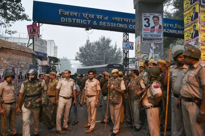 Police personnel at Tis Hazari Court Police personnel at Tis Hazari Court - India TV