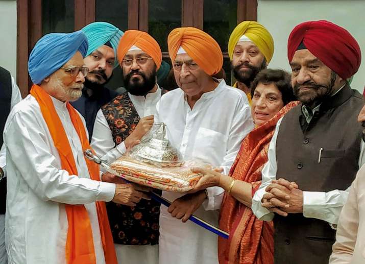 पूर्व पीएम मनमोहन... पूर्व पीएम मनमोहन...- India TV