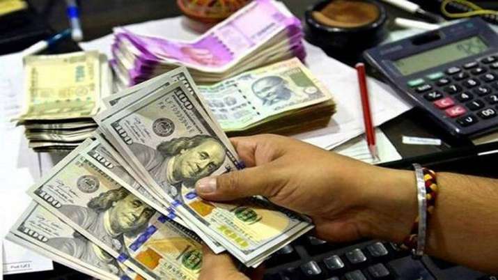 Rupee spurts to over 2-week high of 71.50 against US dollar Rupee spurts to over 2-week high of 71.50 against US dollar- India TV Paisa