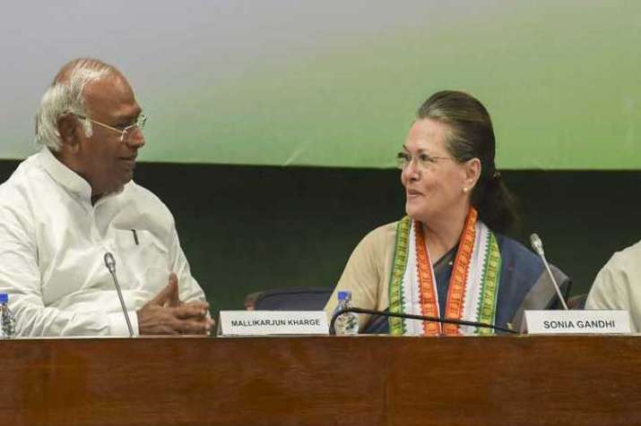 mallikarjun kharge and sonia gandhi mallikarjun kharge and sonia gandhi- India TV