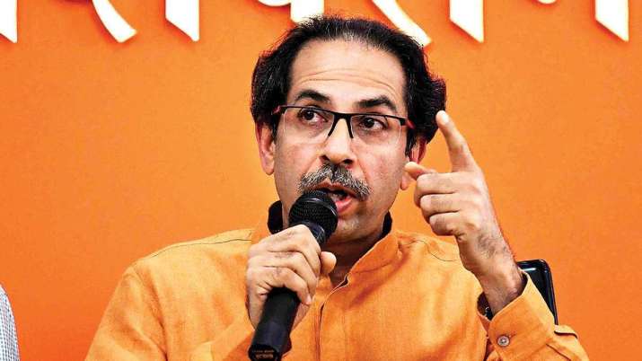 शिवसेना ने सरकार गठन पर अंतिम निर्णय लेने के लिए उद्धव ठाकरे को अधिकृत किया शिवसेना ने सरकार गठन पर अंतिम निर्णय लेने के लिए उद्धव ठाकरे को अधिकृत किया - India TV