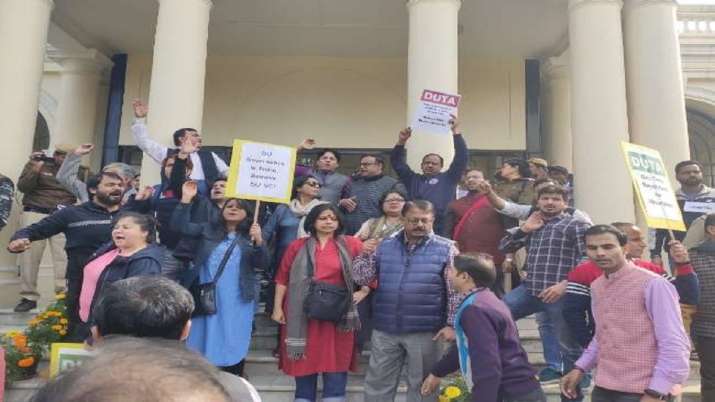 DU administration holds meeting with teachers union DU administration holds meeting with teachers union- India TV