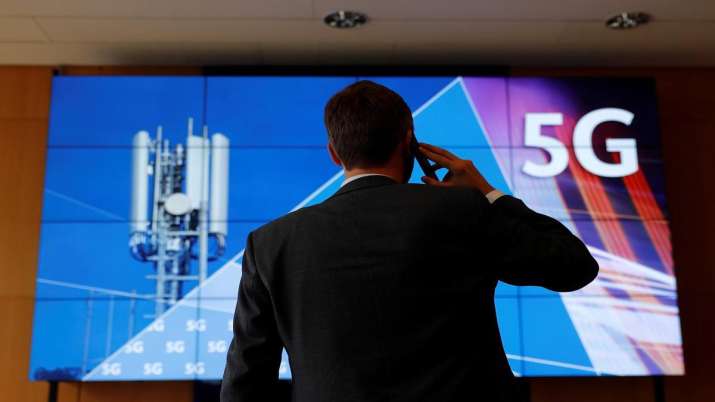 DoT invites bids from agencies to hold auction of 8,526 Mhz spectrum DoT invites bids from agencies to hold auction of 8,526 Mhz spectrum - India TV Paisa