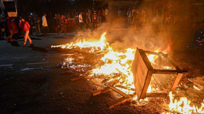 Protestors burn tyres and public property on road during... Protestors burn tyres and public property on road during...- India TV