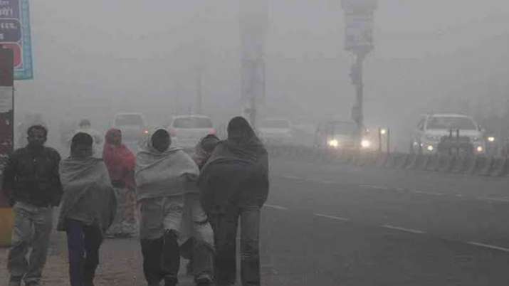 उत्तर भारत में शीतलहर का कहर जारी, श्रीनगर हवाईअड्डे पर विमानों की आवाजाही बंद उत्तर भारत में शीतलहर का कहर जारी, श्रीनगर हवाईअड्डे पर विमानों की आवाजाही बंद- India TV