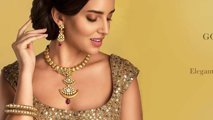 Gold continues to witness muted trend, up marginally by Rs 12 Gold continues to witness muted trend, up marginally by Rs 12- India TV Paisa