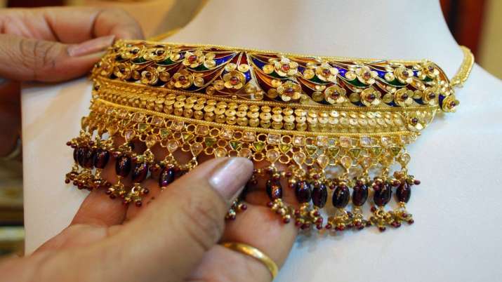 Gold, silver witness muted trend Gold, silver witness muted trend- India TV Paisa