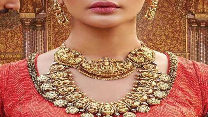 Gold falls Rs 74, silver tumbles Rs 771 Gold falls Rs 74, silver tumbles Rs 771- India TV Paisa