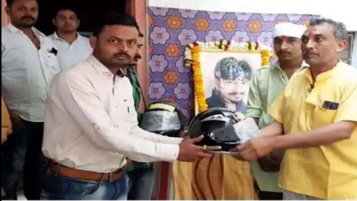Father distributes helmets in funeral of son Father distributes helmets in funeral of son- India TV