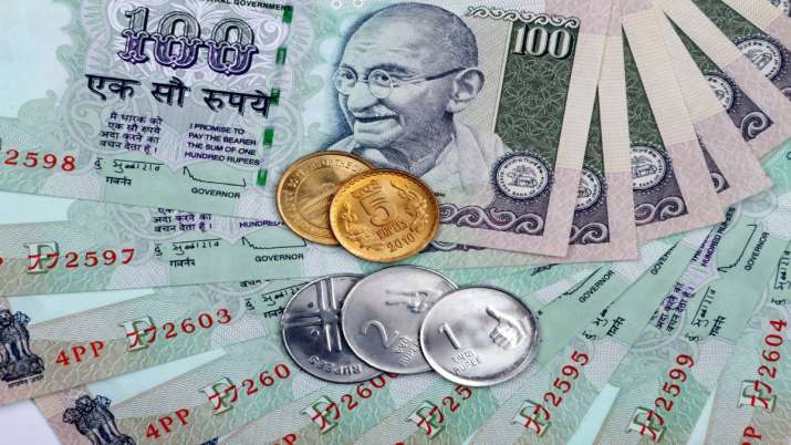 Rupee slips 9 paise to 71.27 against US dollar Rupee slips 9 paise to 71.27 against US dollar- India TV Paisa