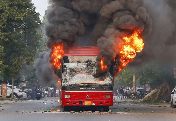 Jamia Bus Burnt Jamia Bus Burnt- India TV