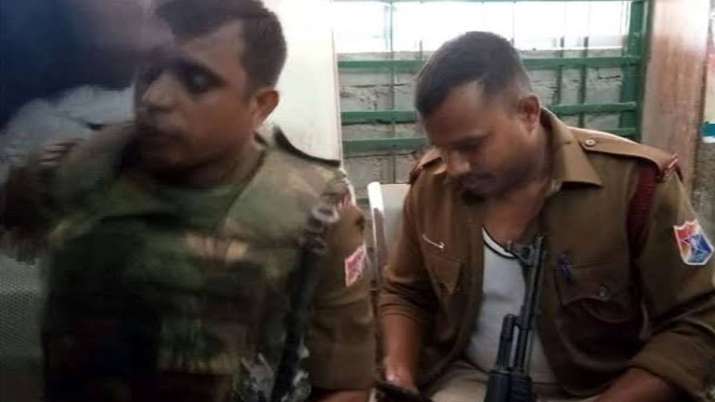 झारखंड चुनाव: मतदान के दौरान गुमला में गोलीबारी, ग्रामीण की मौत झारखंड चुनाव: मतदान के दौरान गुमला में गोलीबारी, ग्रामीण की मौत - India TV