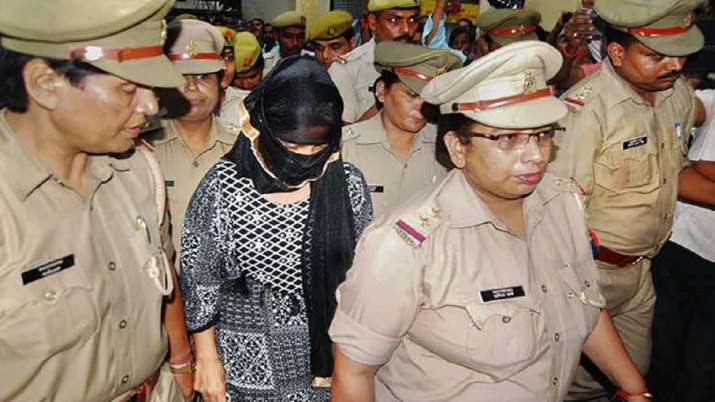 चिन्मयानंद मामले में लॉ की छात्रा को मिली जमानत चिन्मयानंद मामले में लॉ की छात्रा को मिली जमानत- India TV