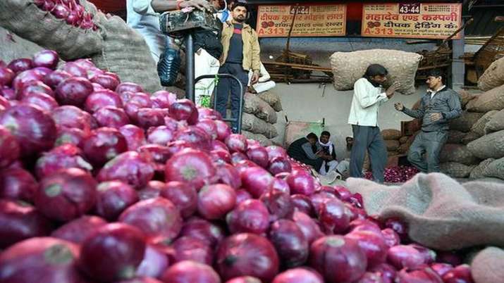 after strictness of gov onion retail price in Kozhikode is Rs 150 per kg after strictness of gov onion retail price in Kozhikode is Rs 150 per kg- India TV Paisa