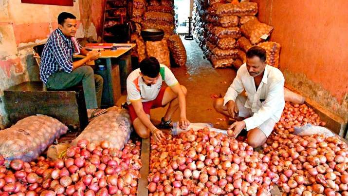 onion Prices reduced in Delhi due to increase arrivals onion Prices reduced in Delhi due to increase arrivals- India TV Paisa