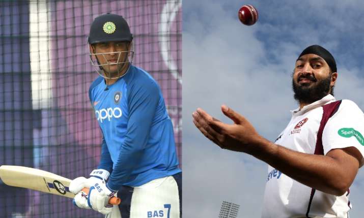 MS Dhoni and Monty Panesar MS Dhoni and Monty Panesar- India TV