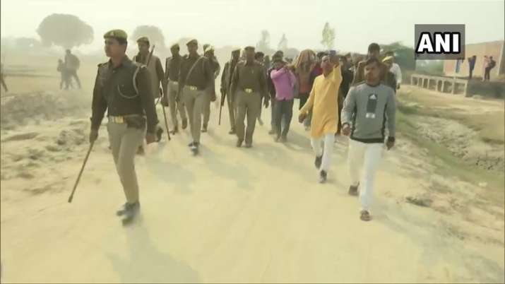 Mortal remains of Unnao rape victim being taken for last... Mortal remains of Unnao rape victim being taken for last...- India TV