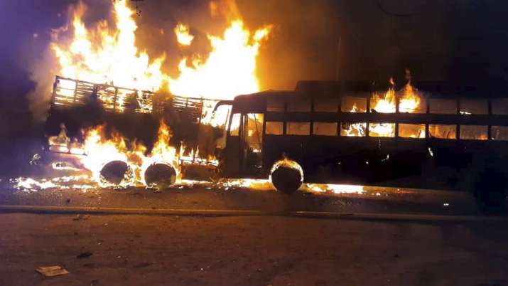 Fire broke out after collision of bus-truck on GT Road at Kannauj. Fire broke out after collision of bus-truck on GT Road at Kannauj.- India TV