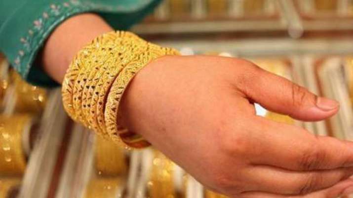 Gold rises Rs 63 on weak rupee, global cues Gold rises Rs 63 on weak rupee, global cues- India TV Paisa
