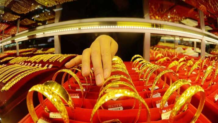 Gold prices fall Rs 420 on stronger rupee Gold prices fall Rs 420 on stronger rupee- India TV Paisa