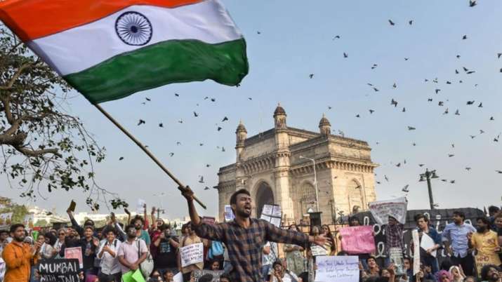 जेएनयू हिंसा: गेटवे ऑफ इंडिया से हटाए जाने के बाद प्रदर्शन खत्म जेएनयू हिंसा: गेटवे ऑफ इंडिया से हटाए जाने के बाद प्रदर्शन खत्म- India TV