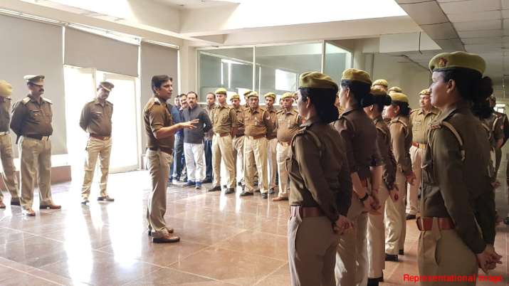 नोएडा में कमिश्नर सिस्टम लागू होने से मचा हड़कंप, संदिग्ध हालात में जलती मिलीं एसएसपी दफ्तर की फाइले नोएडा में कमिश्नर सिस्टम लागू होने से मचा हड़कंप, संदिग्ध हालात में जलती मिलीं एसएसपी दफ्तर की फाइले- India TV