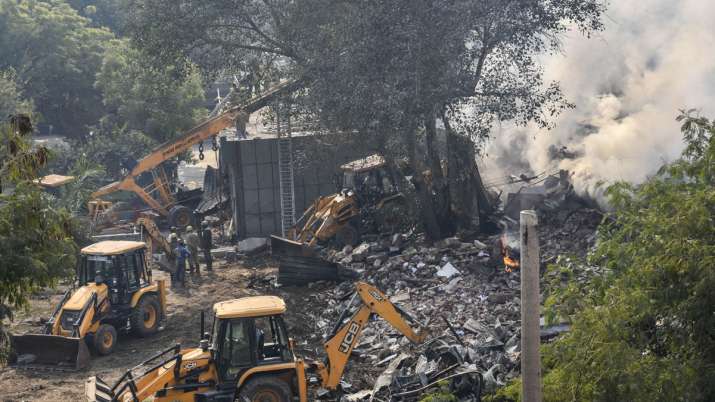 Smoke billows from a battery factory after a blaze led... Smoke billows from a battery factory after a blaze led...- India TV