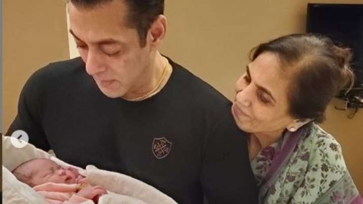 salman khan picture with aayat salman khan picture with aayat- India TV