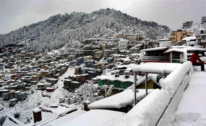 बारिश के साथ एक बार फिर दस्तक देगी हाड़ कंपाने वाली सर्दी; पहाड़ पर बर्फ, दिल्ली में ठिठुरन बारिश के साथ एक बार फिर दस्तक देगी हाड़ कंपाने वाली सर्दी; पहाड़ पर बर्फ, दिल्ली में ठिठुरन- India TV