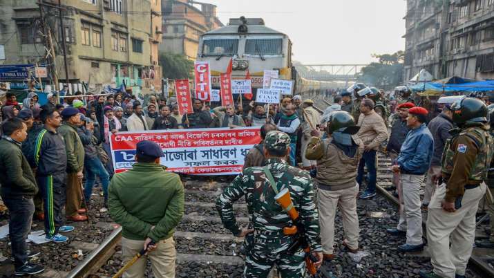 Banking services impacted due to nationwide trade union strike Banking services impacted due to nationwide trade union strike- India TV Paisa