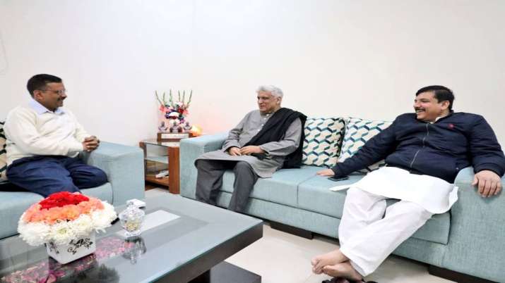 Javed Akhtar visits Arvind Kejriwal at hi residence in Delhi Javed Akhtar visits Arvind Kejriwal at hi residence in Delhi- India TV