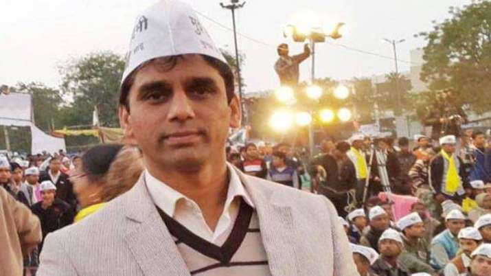 आप विधायक नरेश यादव के काफिले पर जानलेवा हमला, कार्यकर्ता की मौत आप विधायक नरेश यादव के काफिले पर जानलेवा हमला, कार्यकर्ता की मौत- India TV