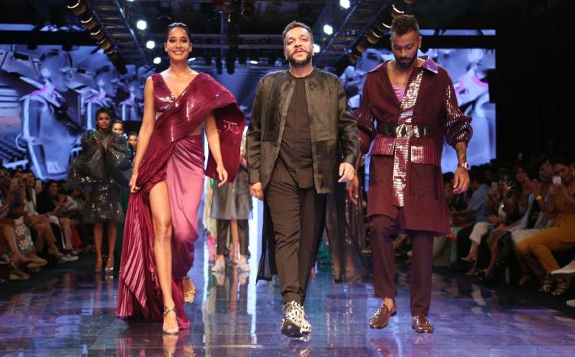 Image result for Lakme Fashion Week मà¥à¤ रà¥à¤à¤ª पर à¤à¤¤à¤°à¥ हारà¥à¤¦à¤¿à¤ à¤à¤° à¤à¥à¤°à¥à¤£à¤¾à¤² पà¤à¤¡à¥à¤¯à¤¾
